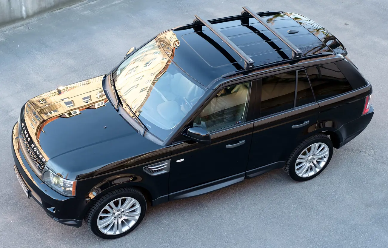 Range Rover mk3 in black parked in a car park