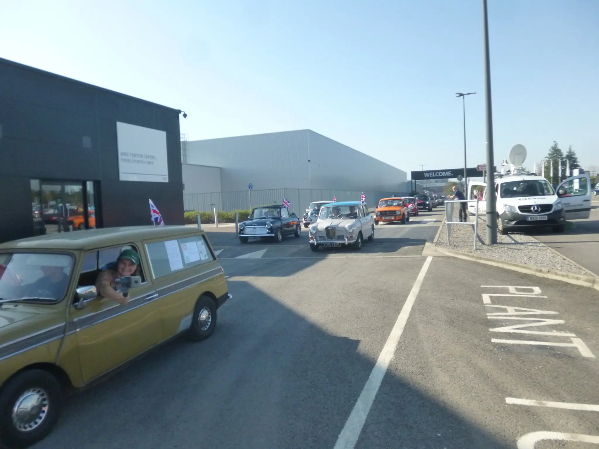 The Cavalcade in transit leaving the Oxford factory