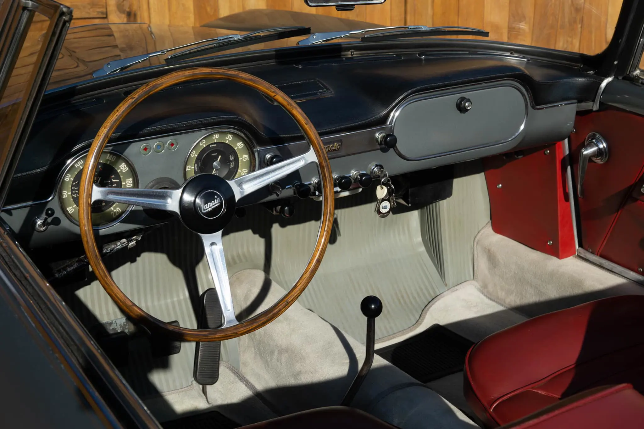 LANCIA FLAMINIA INTERIOR