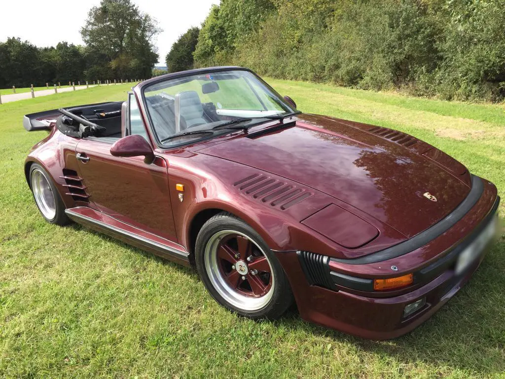 A flatnose Porsche 911