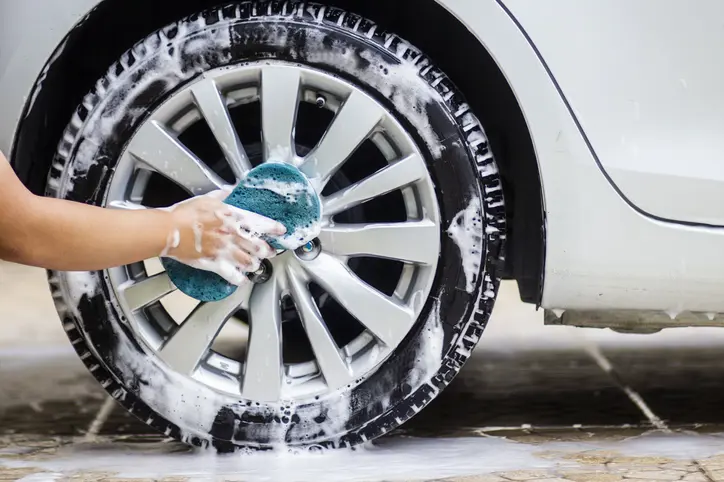 Cleaning Car Wheels