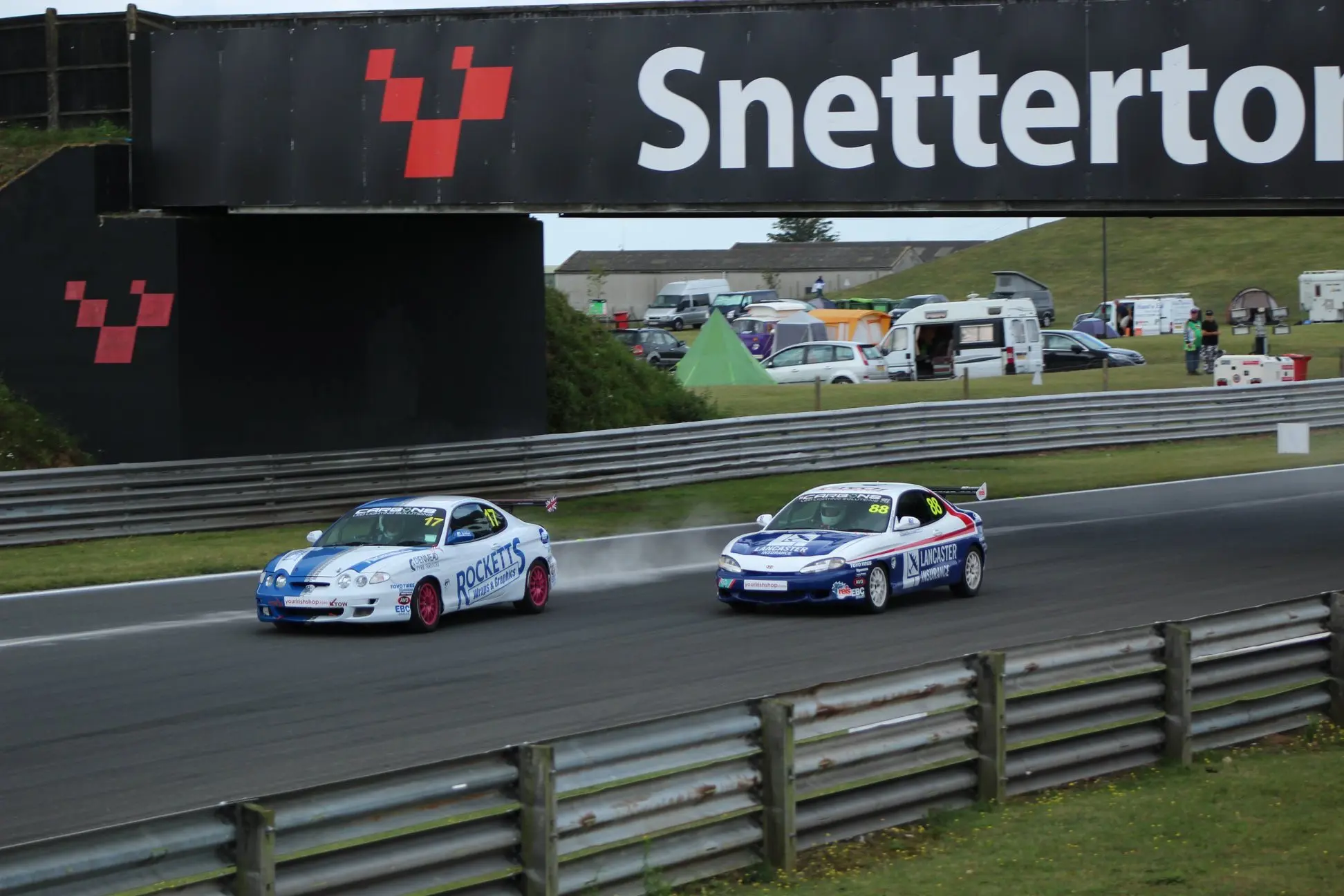 Alex attacking Wayne Rockett for the lead going into the esses